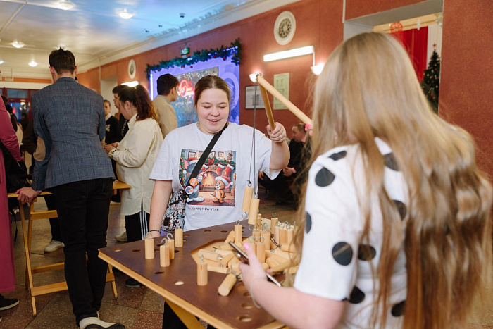 В Кирове прошёл новогодний бал для молодёжи с ограниченными возможностями здоровья