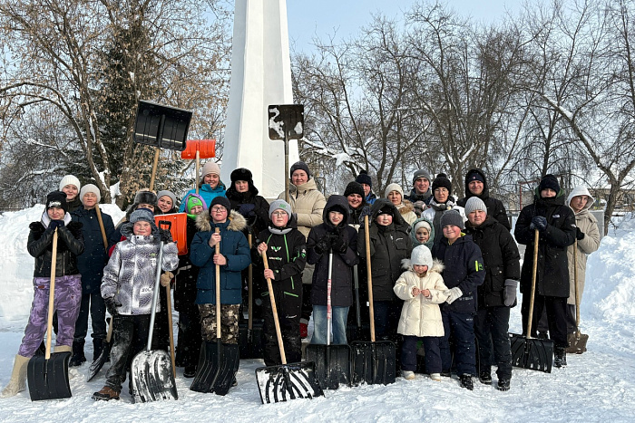 В Зуевском районе молодежь организовала большой зимний субботник