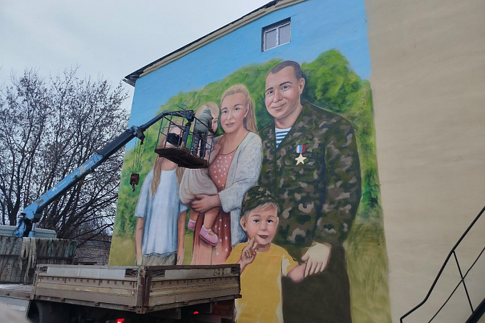 В Шабалинском районе появился первый мурал