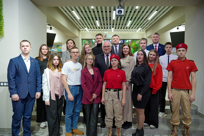 Александр Соколов встретился с кирово-чепецкой молодежью в «Отличном месте»
