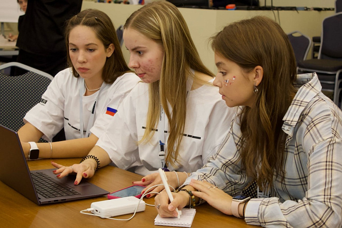 Молодёжь Кировской области приглашают к участию в профильных программах «ШУМ»