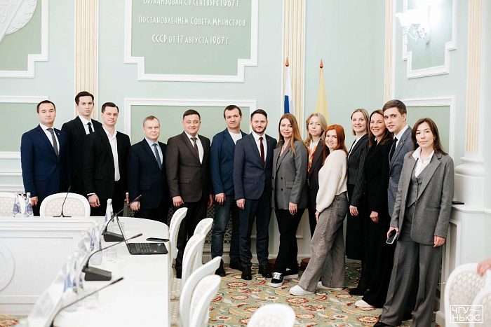 Министр молодежной политики на окружном уровне поделилась опытом взаимодействия с учебными заведениями